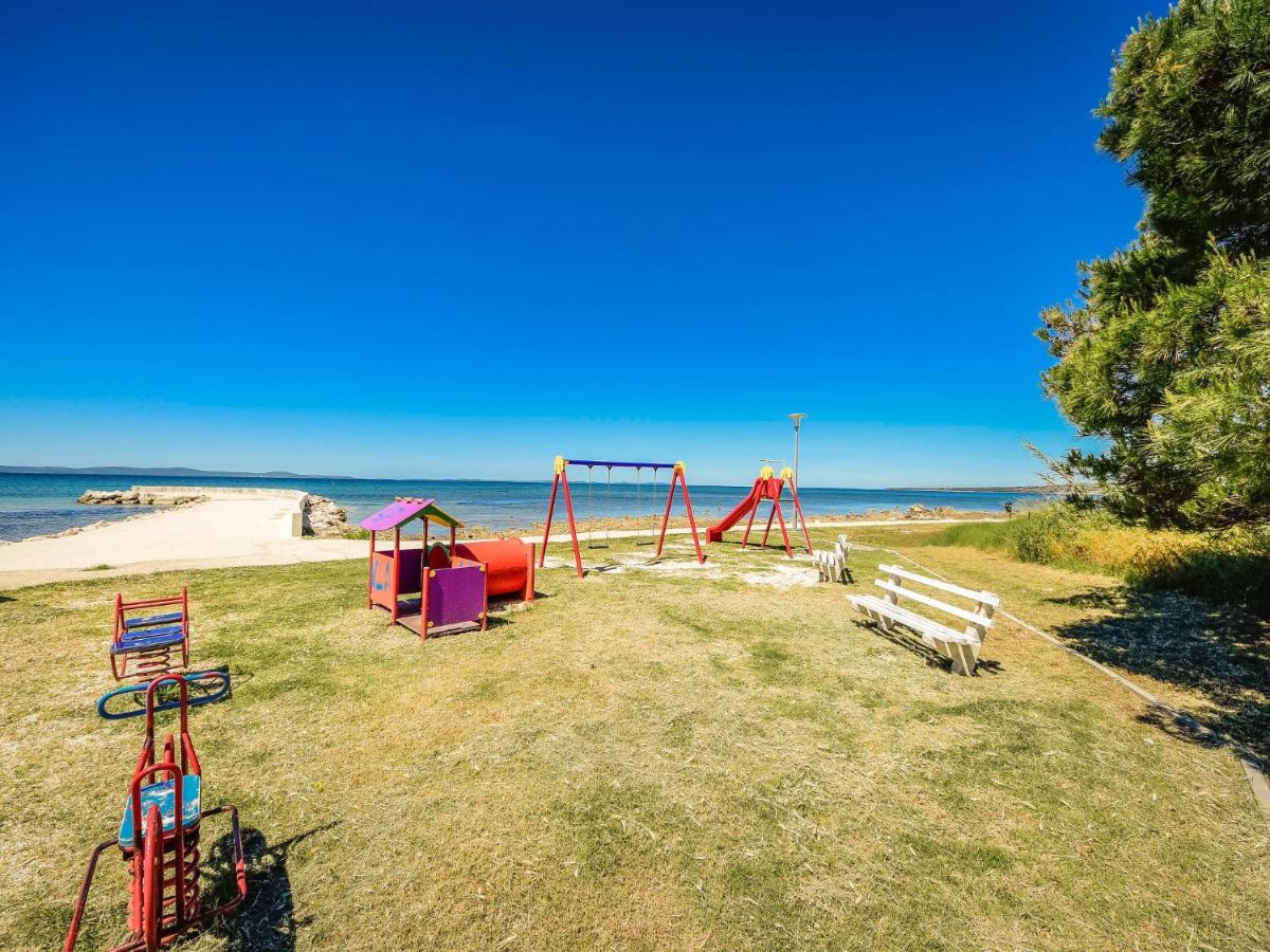 Holiday Home Tone By Interhome Привлака Экстерьер фото